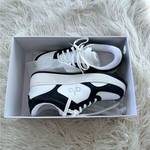 NIB NEW ALO Yoga Black and White Recovery Mode Sneakers Shoes